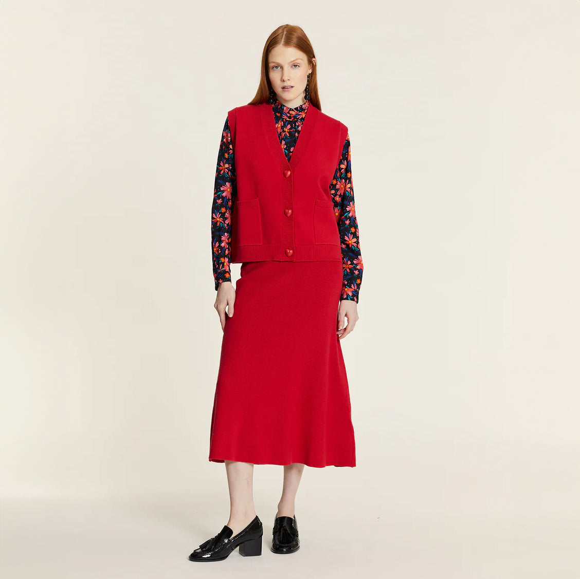 Chaleco punto botones corazón rojo