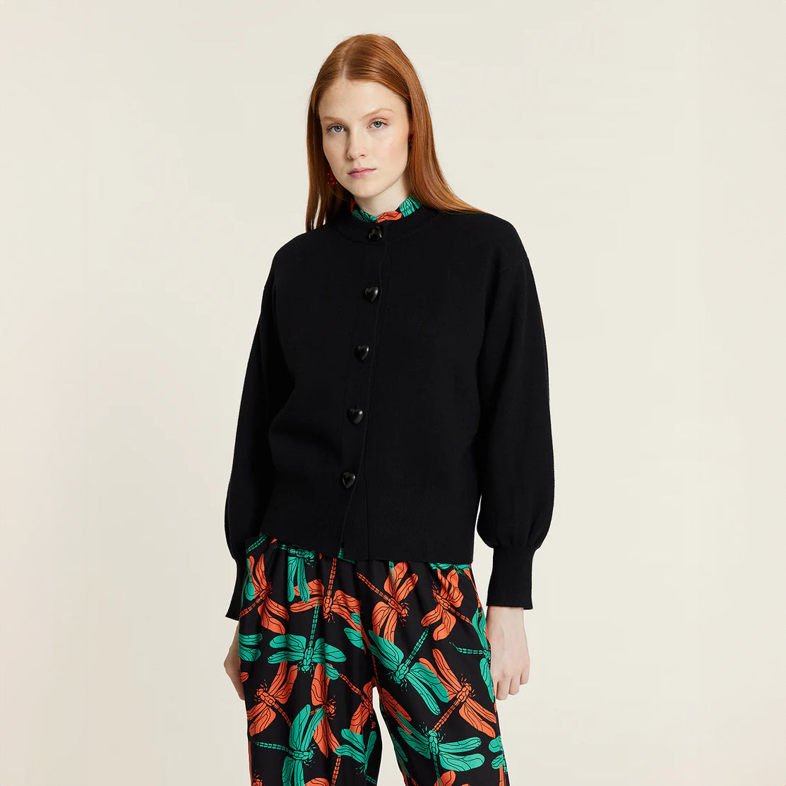 Rebeca botones corazones negra