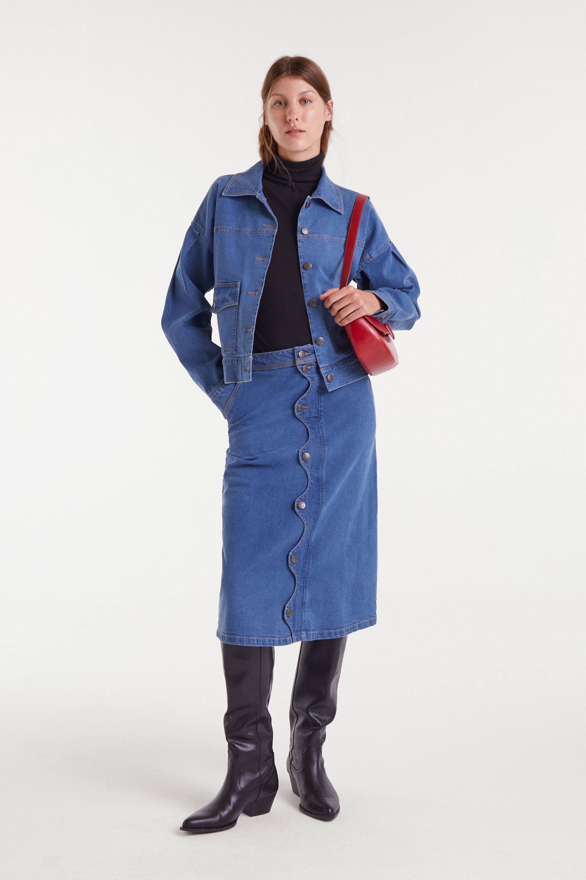 Falda midi de denim azul con botones delanteros