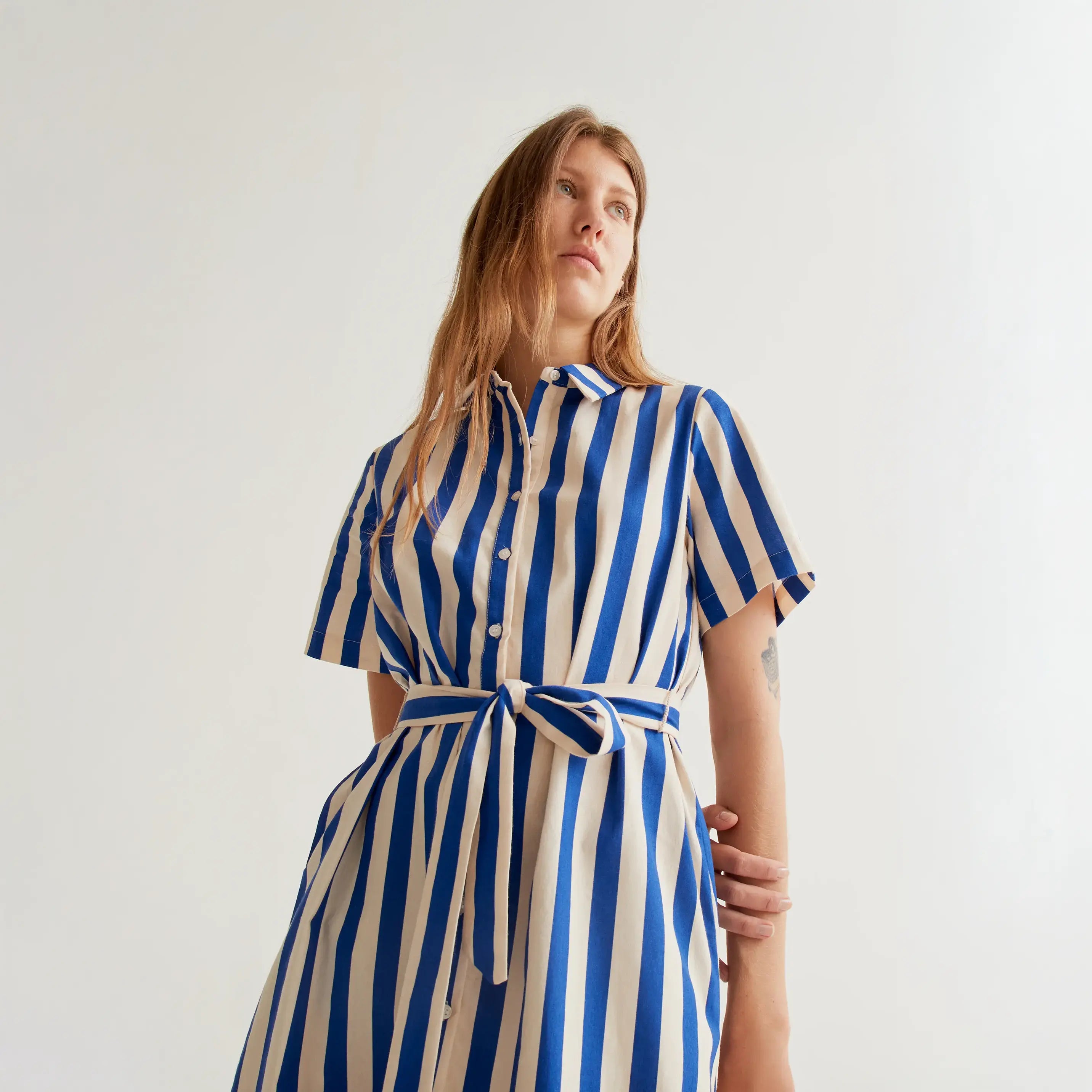 Vestido corto con estampado Bamboo Blue