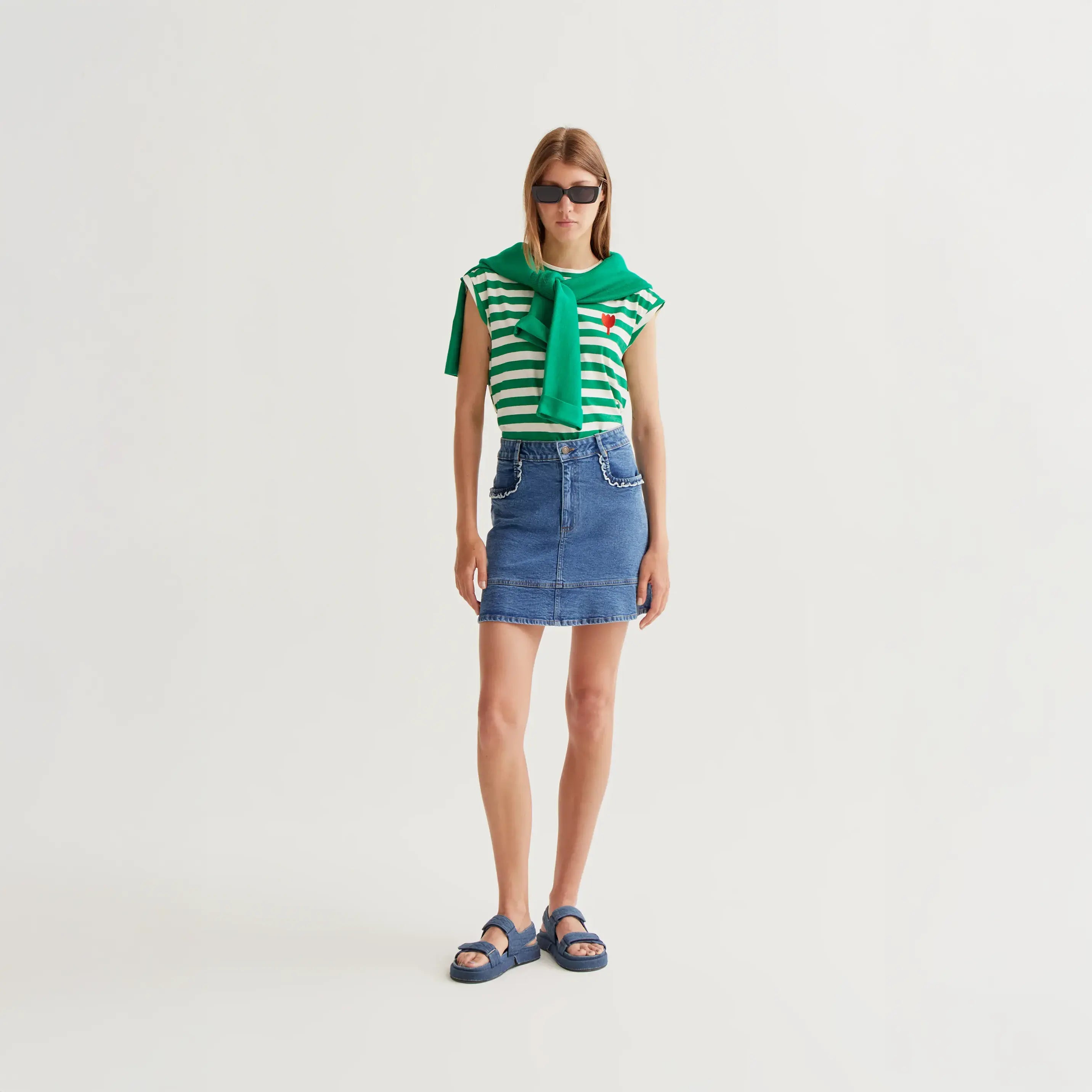 T-shirt à rayures vertes avec broderie tulipe