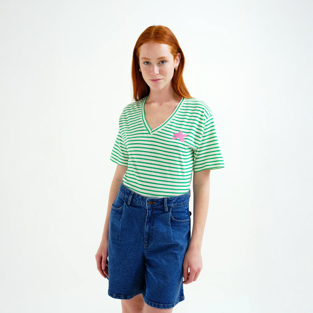 Camiseta con estampado de rayas blanco y verde