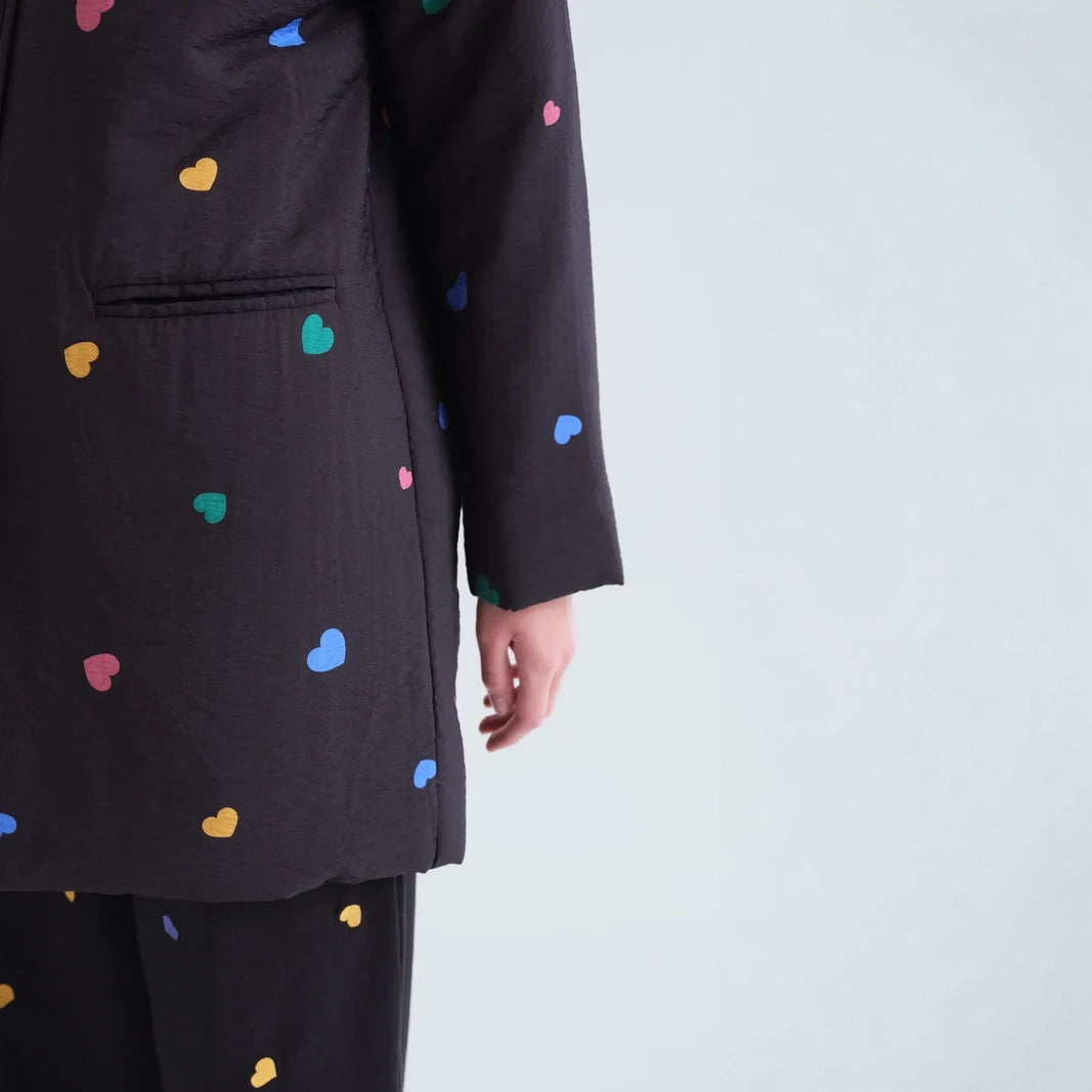 Abrigo Acolchado Negro Estampado Corazones Candy