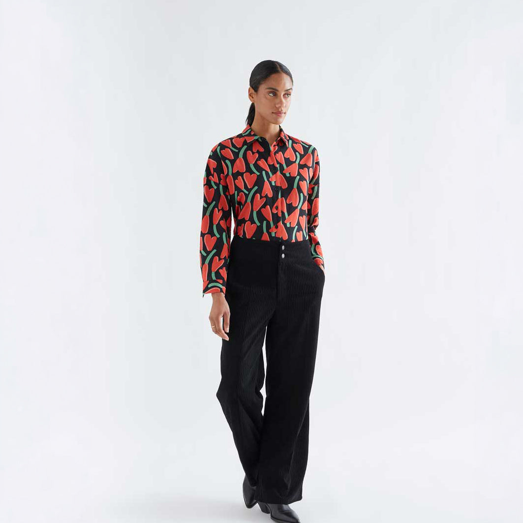 Camisa Fluida Negra con Estampado Botánico Ciclamen