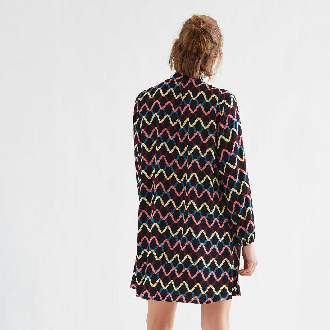 Vestido Corto Evasé Cuello Lazada Estampado Skein