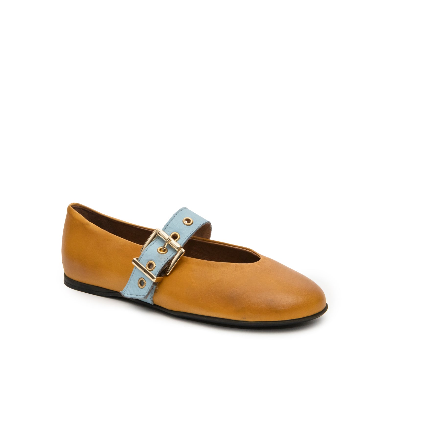 Nina oro y azul cielo