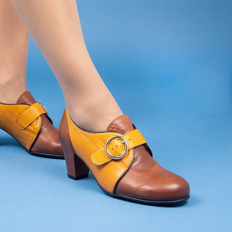 Agatha mostaza y marrón