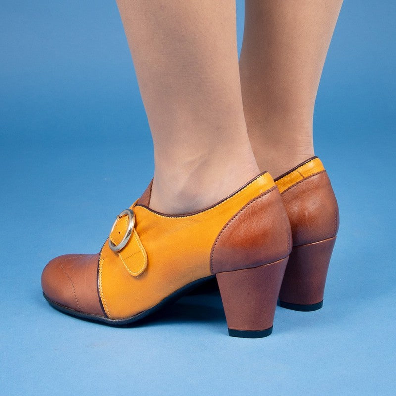 Agatha mostaza y marrón