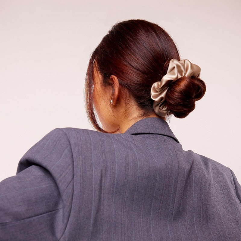 Coletero de satén color champán