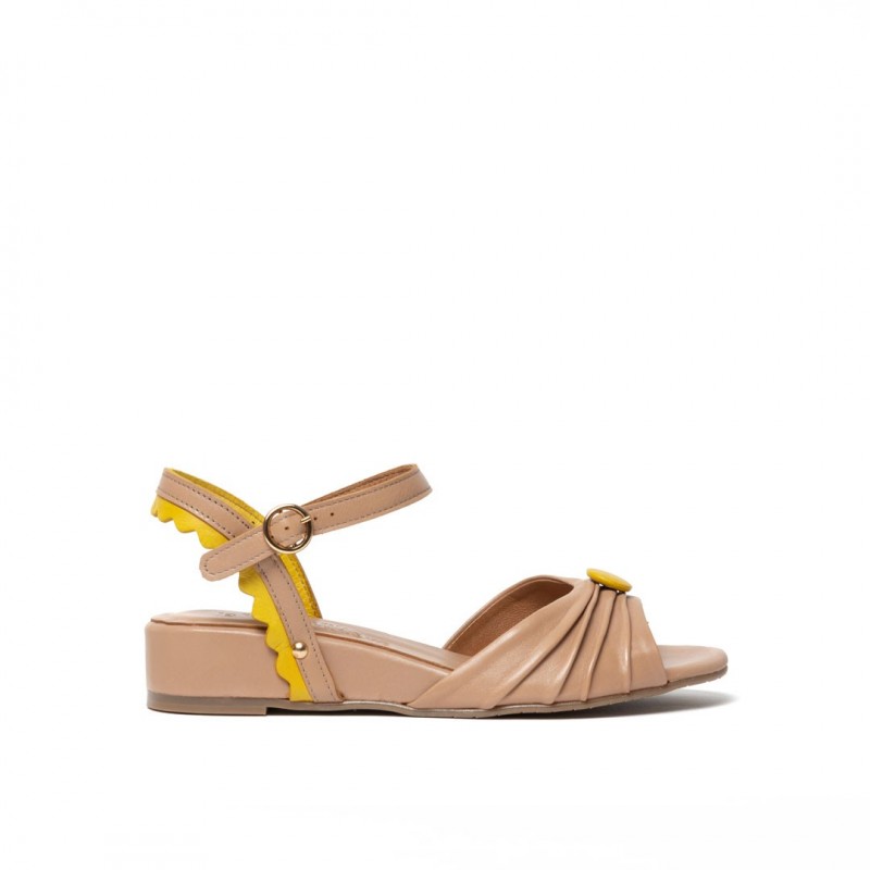 Sandra beige y amarillo