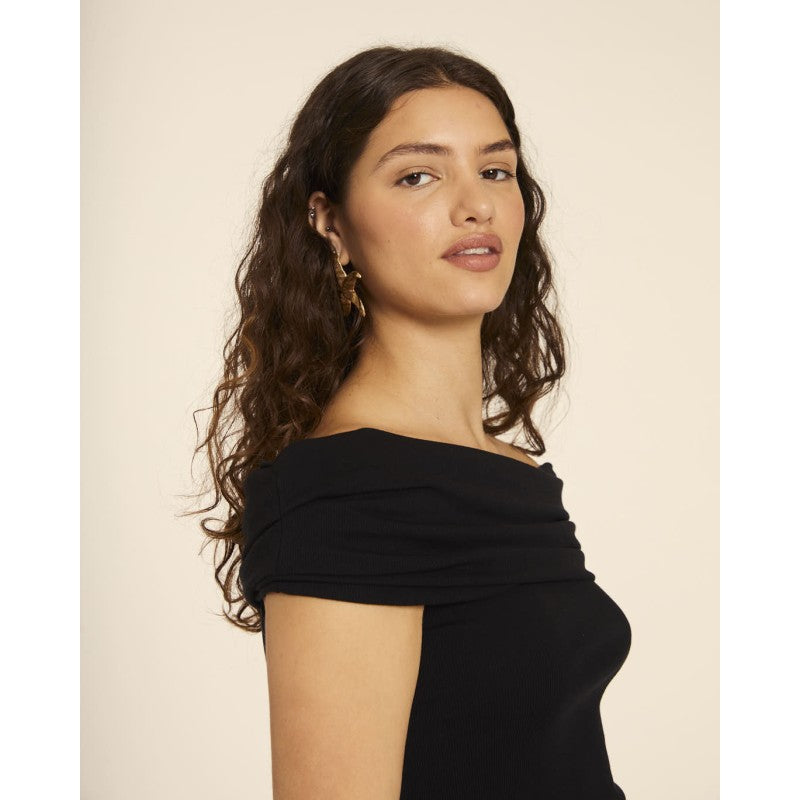 Top cuello bardot negro