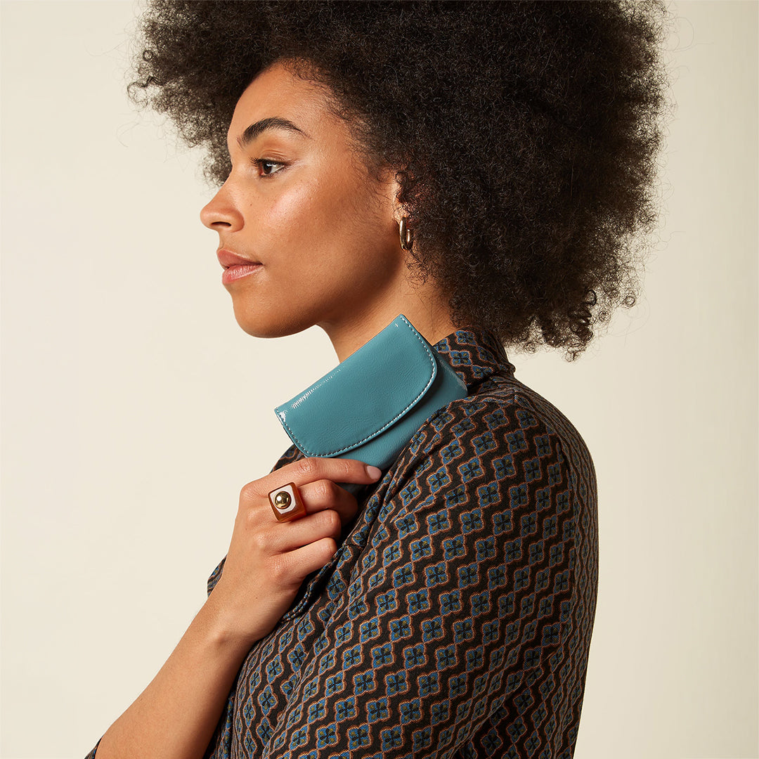 Cartera de Charol Azul