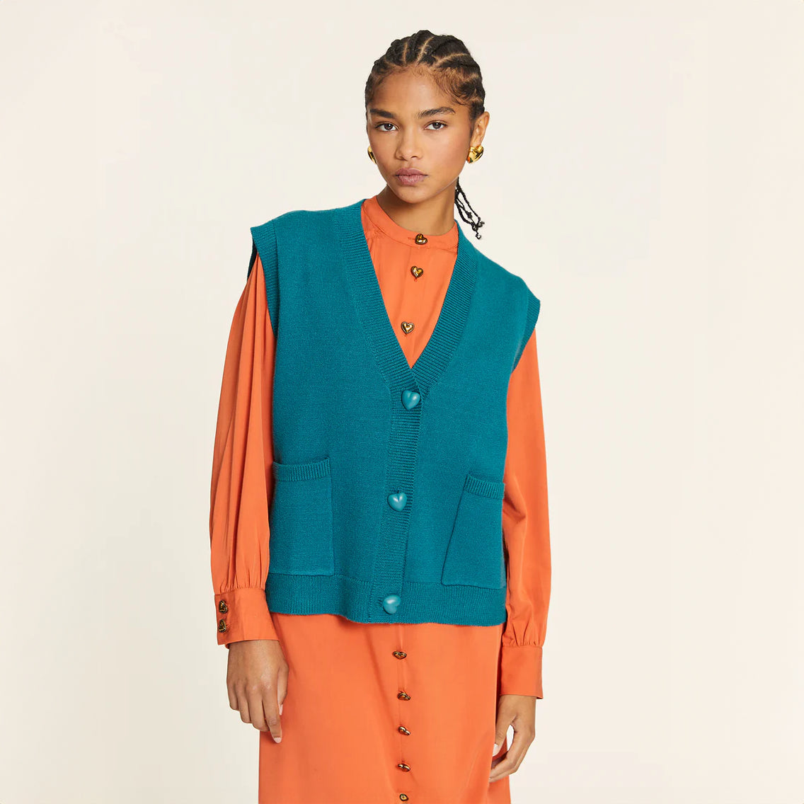 Green heart-buttoned knit vest