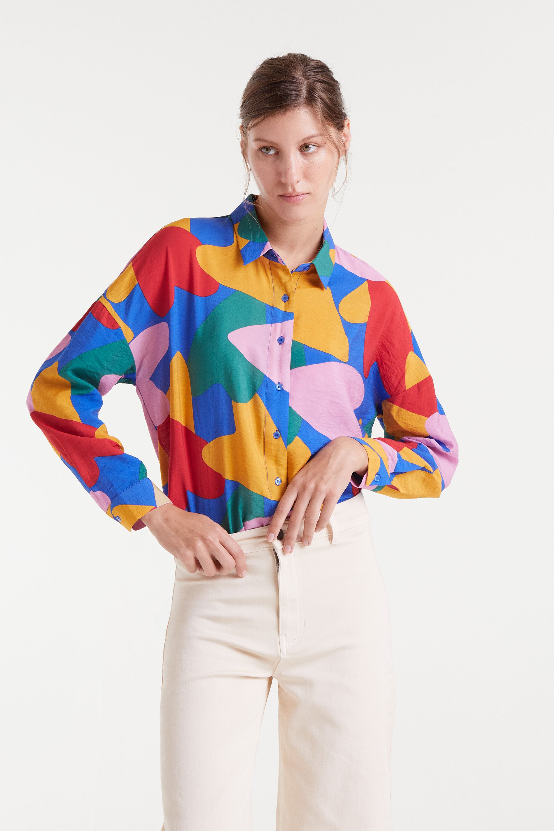 Camisa multicolor con estampado de corazones