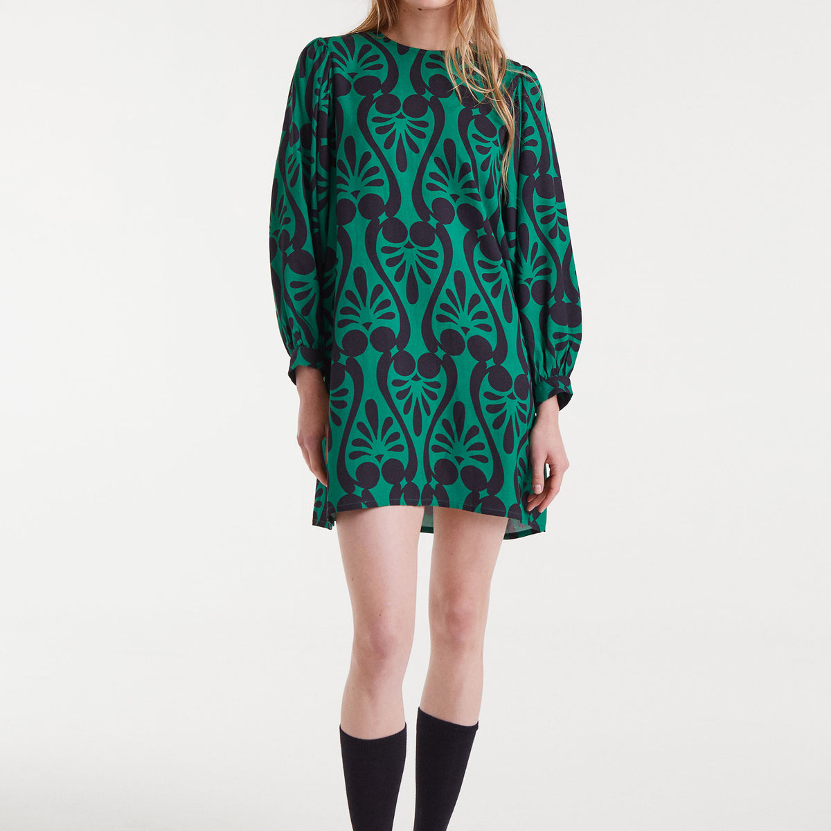 Short green dress with geometric print