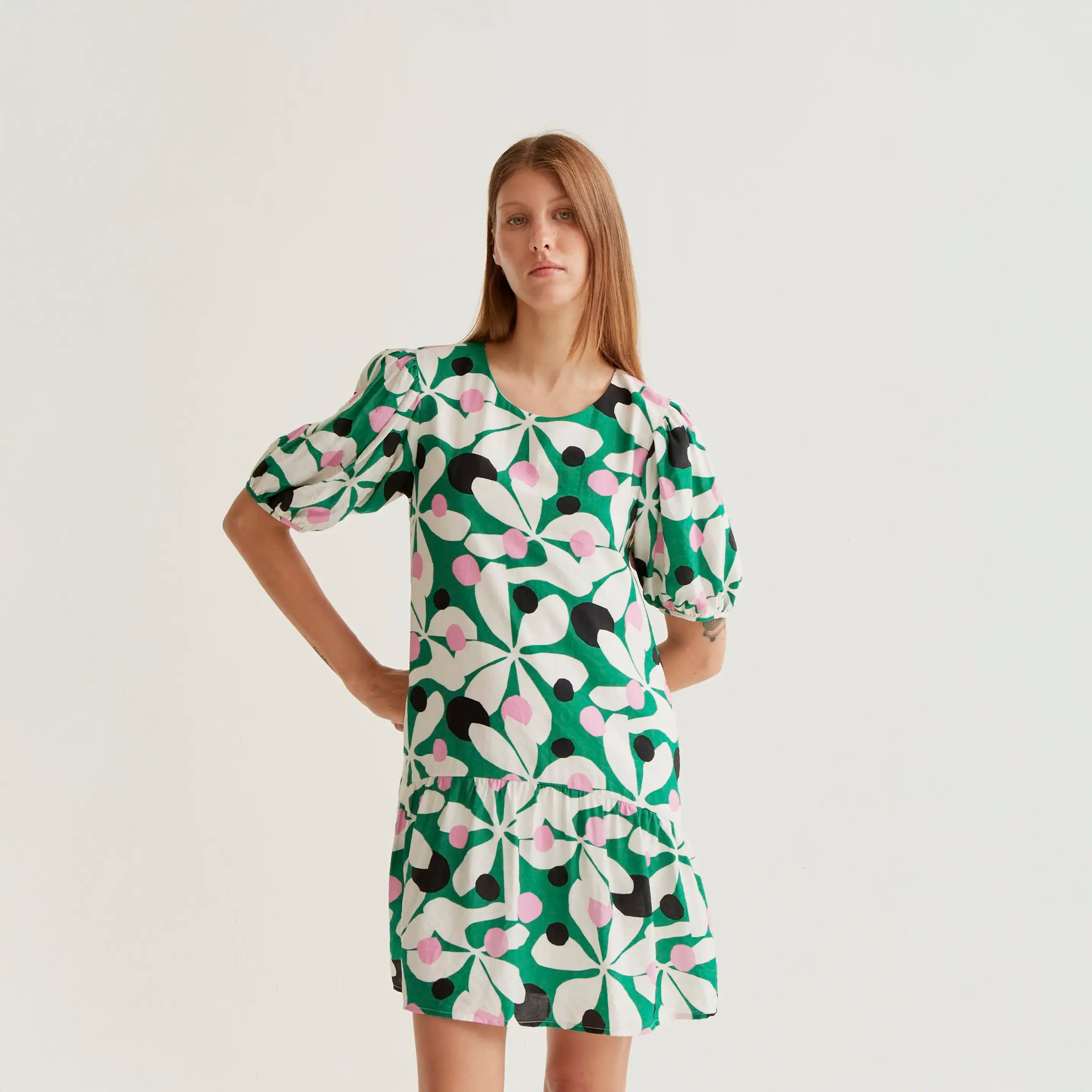 Vestido corto con estampado Hosta