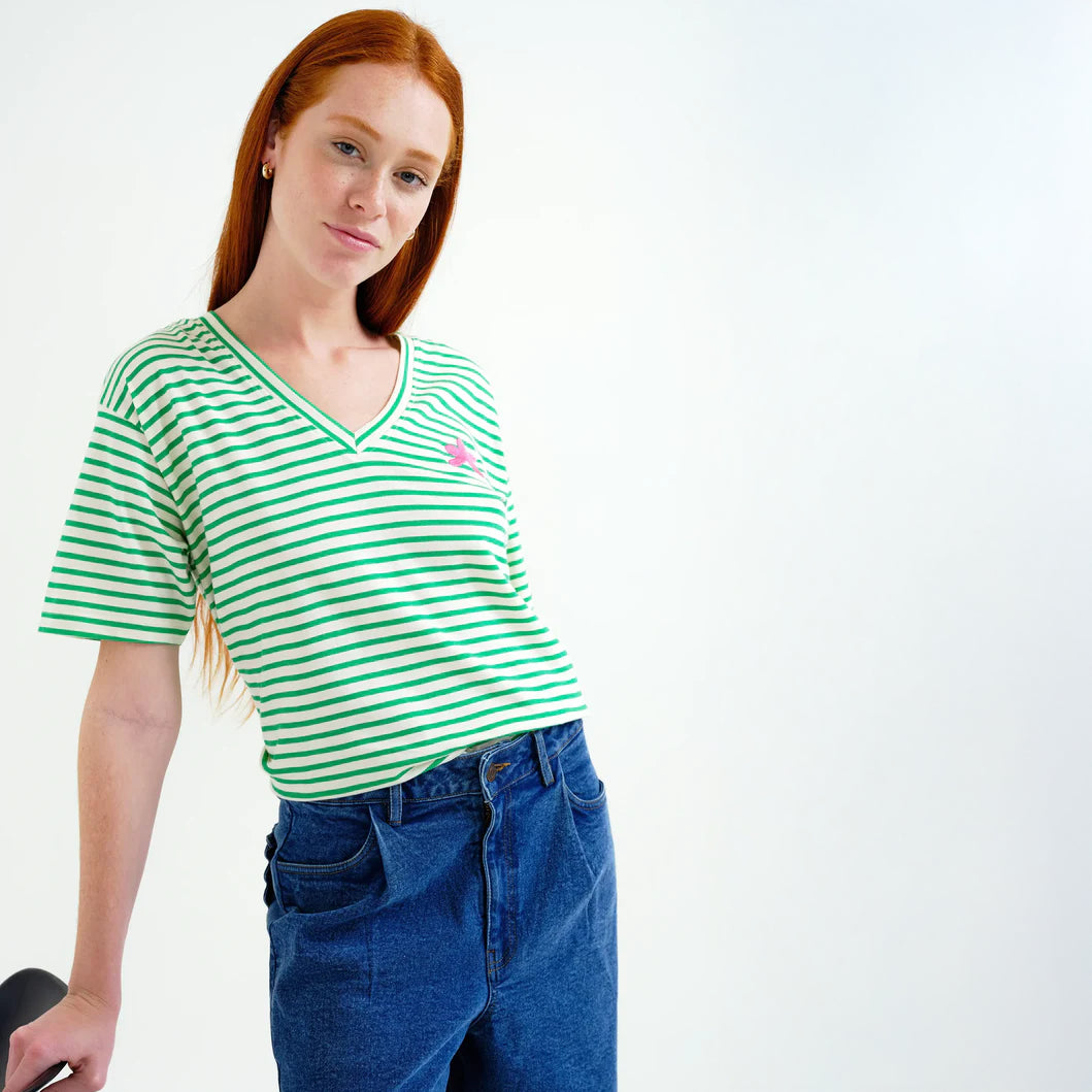 Camiseta con estampado de rayas blanco y verde