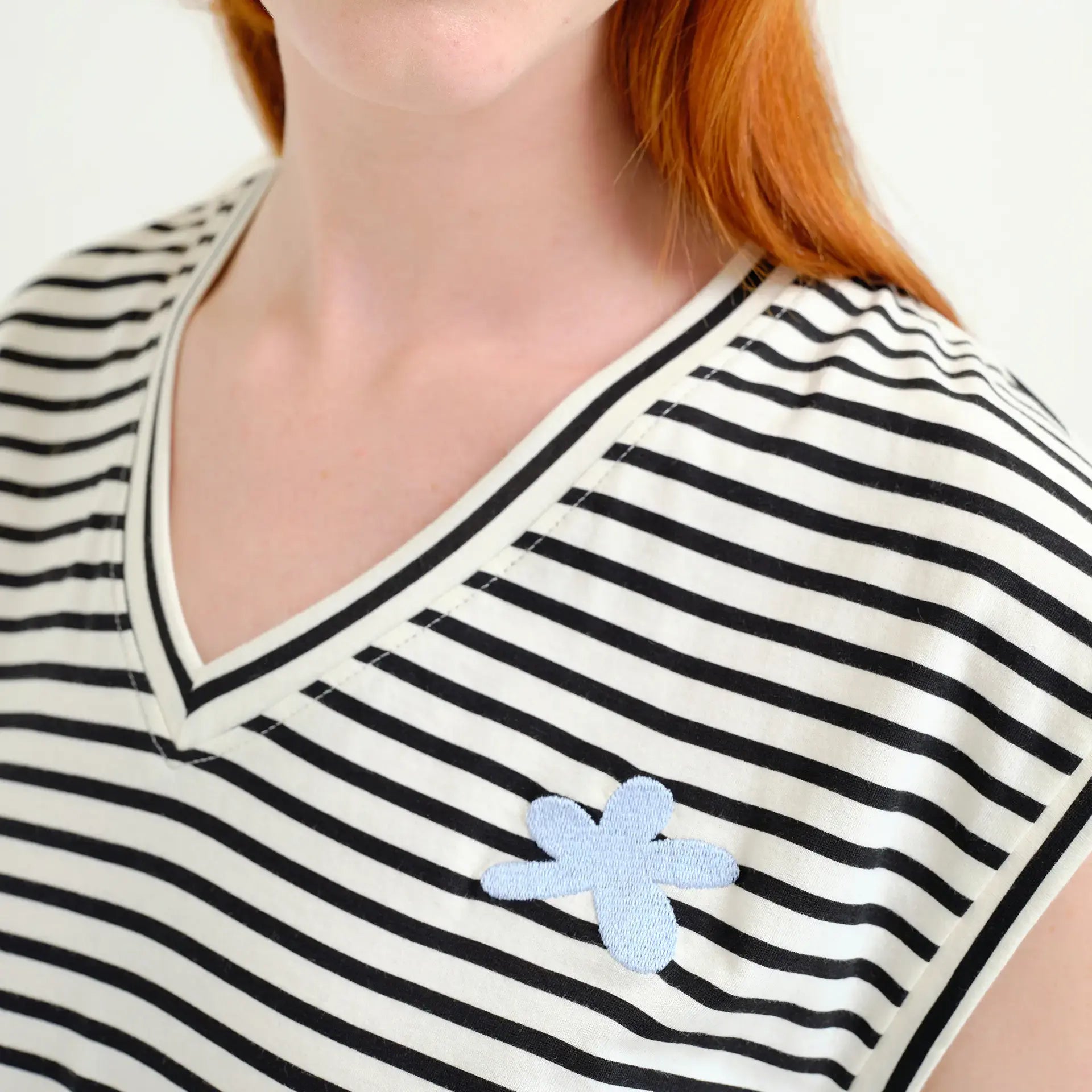 Camiseta sin mangas con estampado de rayas blanco y negro