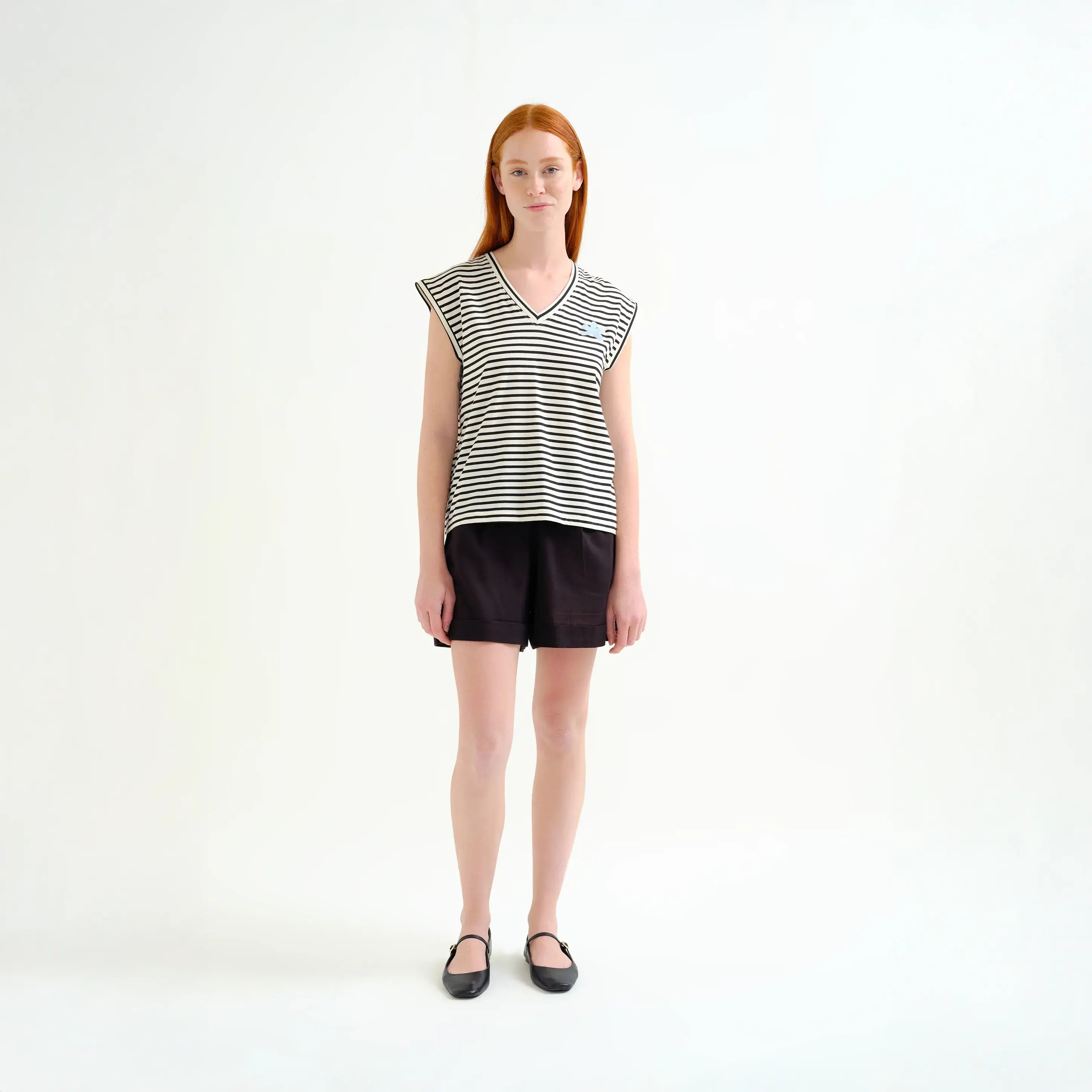 Camiseta sin mangas con estampado de rayas blanco y negro