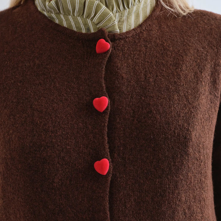 Cárdigan Marrón Chocolate con Botones de Corazón Rojo