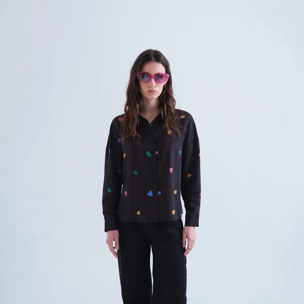 Camisa Oversize Negra con Estampado de Corazones Candy