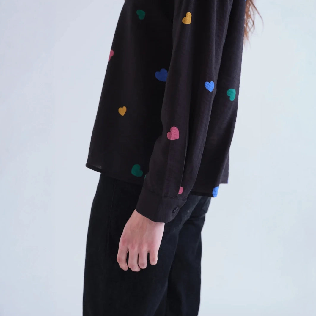 Camisa Oversize Negra con Estampado de Corazones Candy