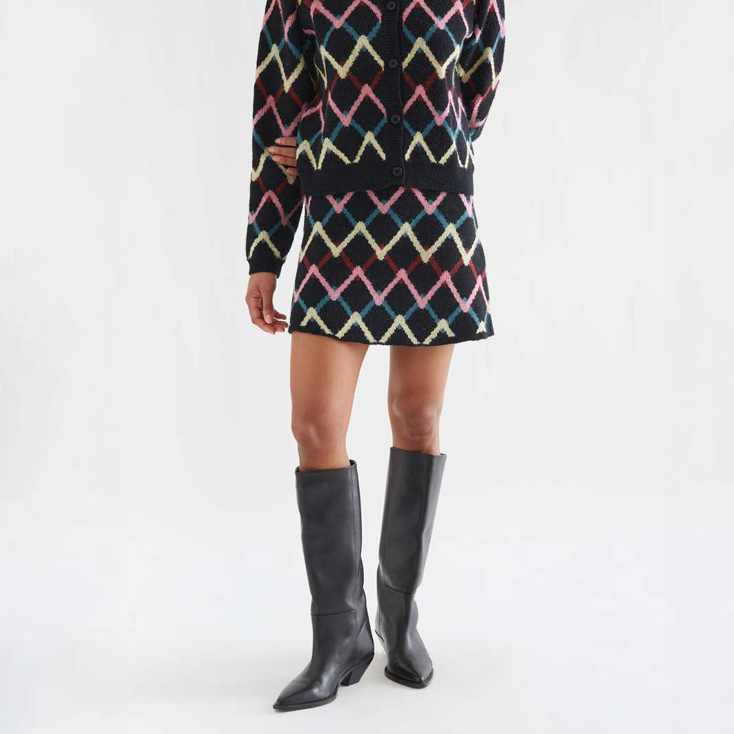 Minifalda de Punto Jacquard Negra con Rombo Geométrico Skein