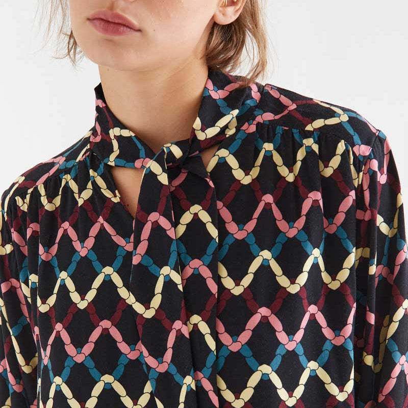 Vestido Corto Evasé Cuello Lazada Estampado Skein