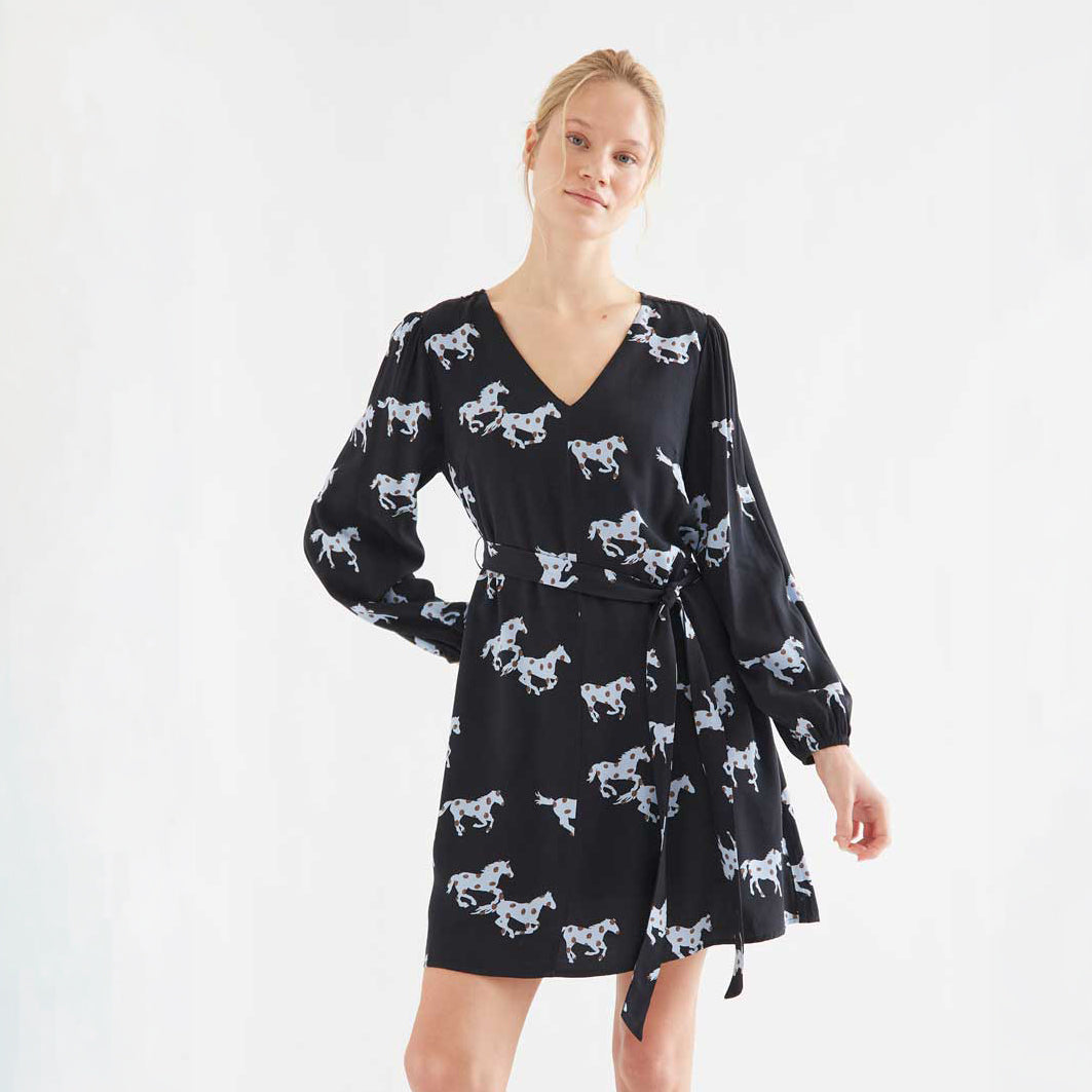 Vestido Corto Cruzado con Lazada Estampado Horse