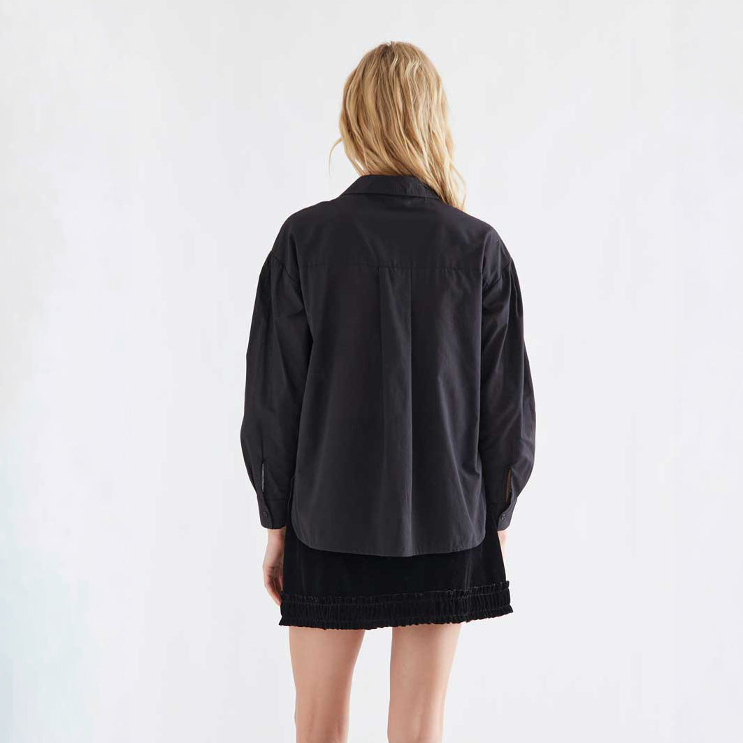 Camisa de Algodón Negra con Bordados Flor Corazón